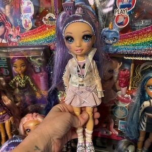 Rainbow High Violet Cheerleader